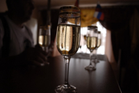 на половину полон