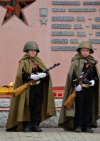 Про двух постовых и наблюдателя