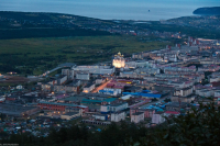 Город приветствует ночь....