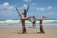 Загорать надо со всех сторон))