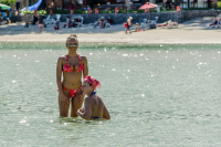 Мужчина не научите плавать?