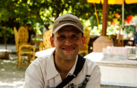 Я привык улыбаться миру