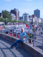 На набережной