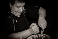 Остервенело