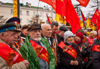 А Печеный то красный