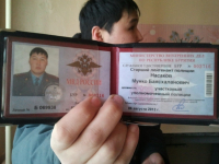 полицейский отвернулся